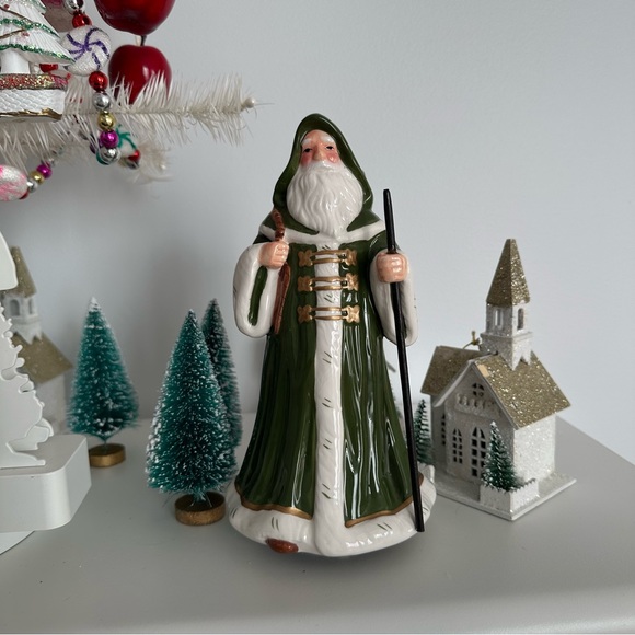 🎶 Saint Nicholas Green Coat Porcelain - Picture 1 of 9